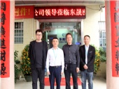 春風(fēng)迎來喜鵲臨，東晟喜迎訪客來；